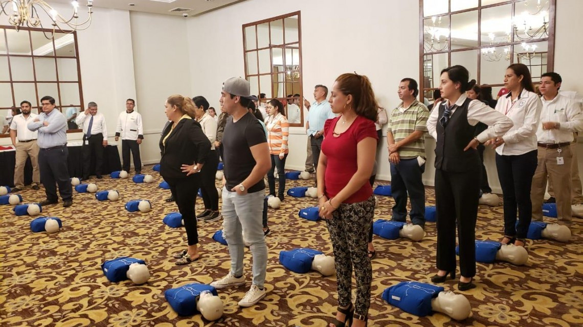 Capacitan a hoteleros para brindar primeros auxilios en personas infartadas 