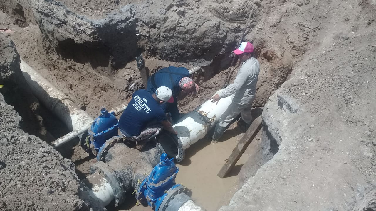 Rehabilitan conexión de red de agua potable en San Valentín
