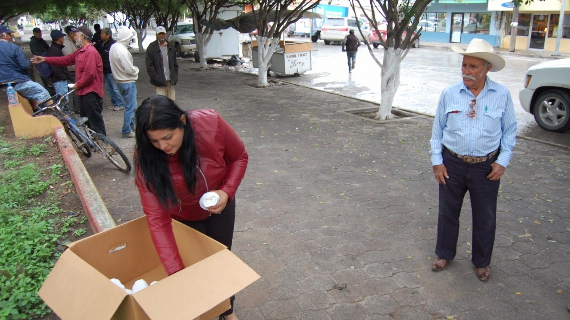 Dona DIF Río Bravo prendas de invierno