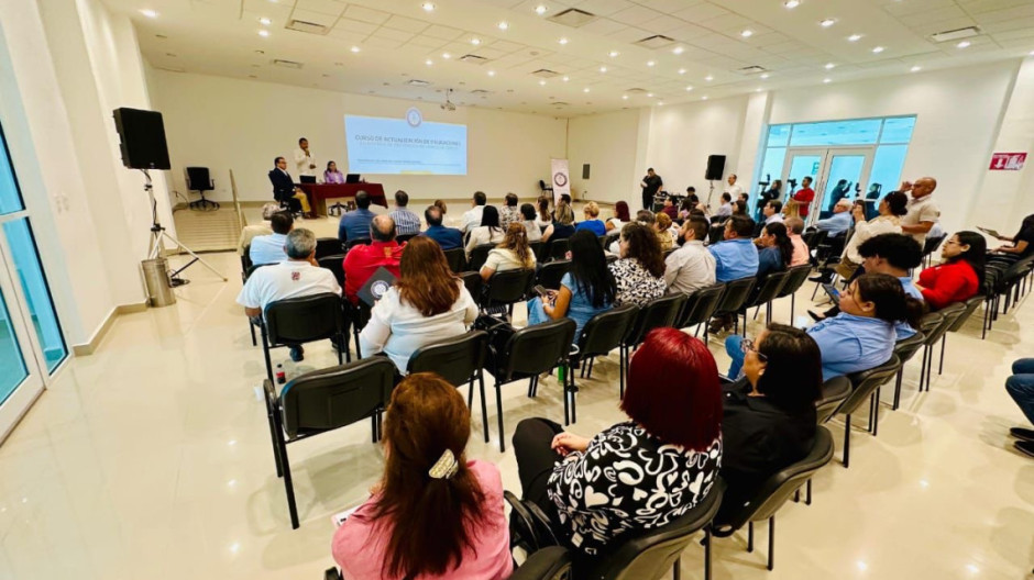 Tienen notarios curso de obligaciones contra el lavado de dinero