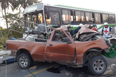 Seis muertos tras fuerte accidente en carretera Veracruz-Jalapa