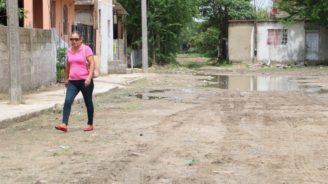 Más y mejores accesos lleva Gobierno de Madero a colonias