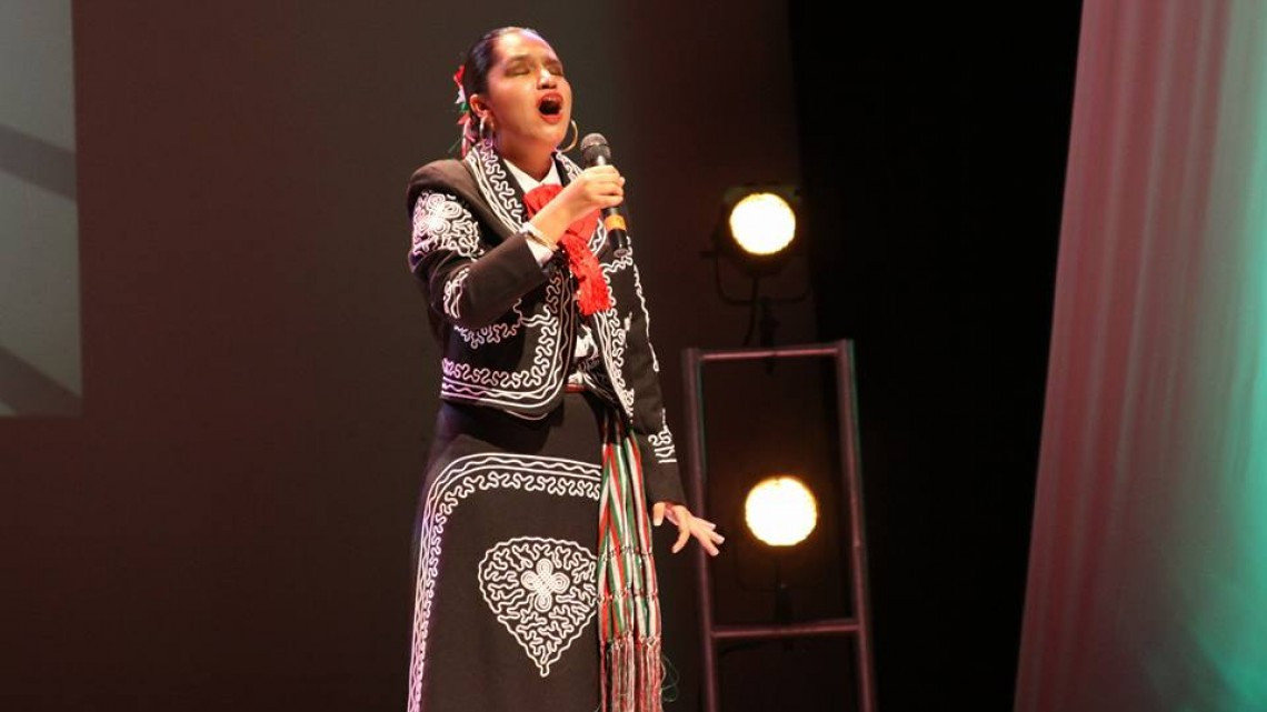 DIF felicita a Carolina por su 1er lugar en "Todos diferentes en una sola voz"