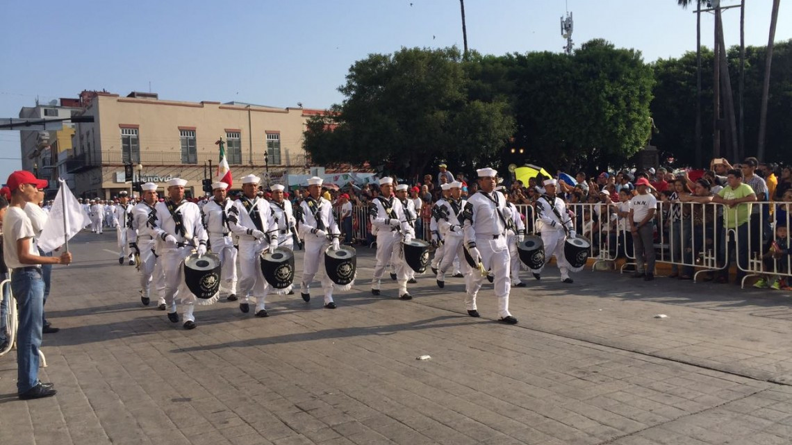 Matamorenses disfrutan desfile militar