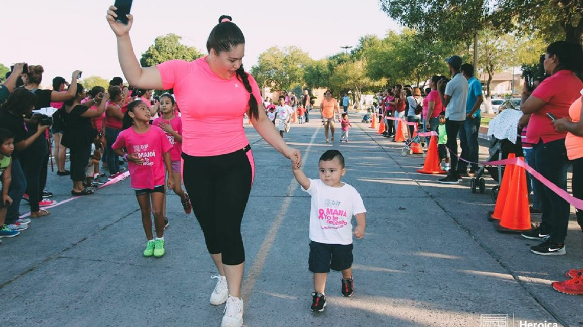 Realizan carrera “Corriendo por mamás sanas”
