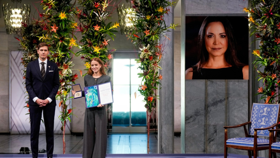 Hija de María Corina Machado recibe el Nobel de la Paz en Oslo en representación de su madre  