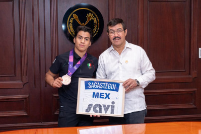 Reconoce rector a Lalo Sagastegui por sus logros deportivos a nivel internacional