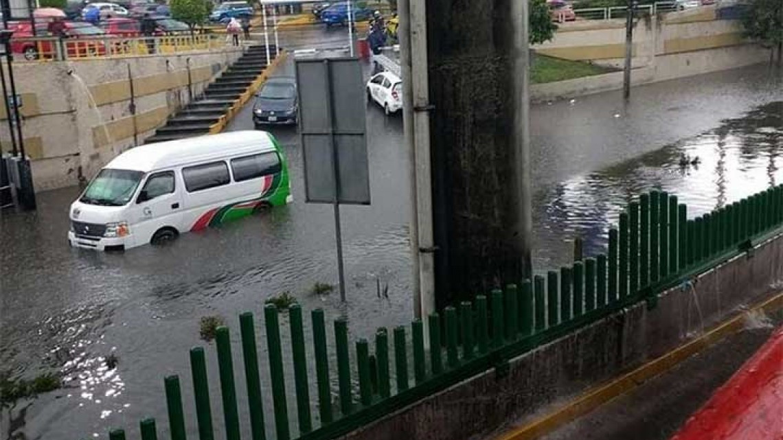 Lluvias dejan fuertes inundaciones en Ecatepec, Coalcalco y Tultitlan