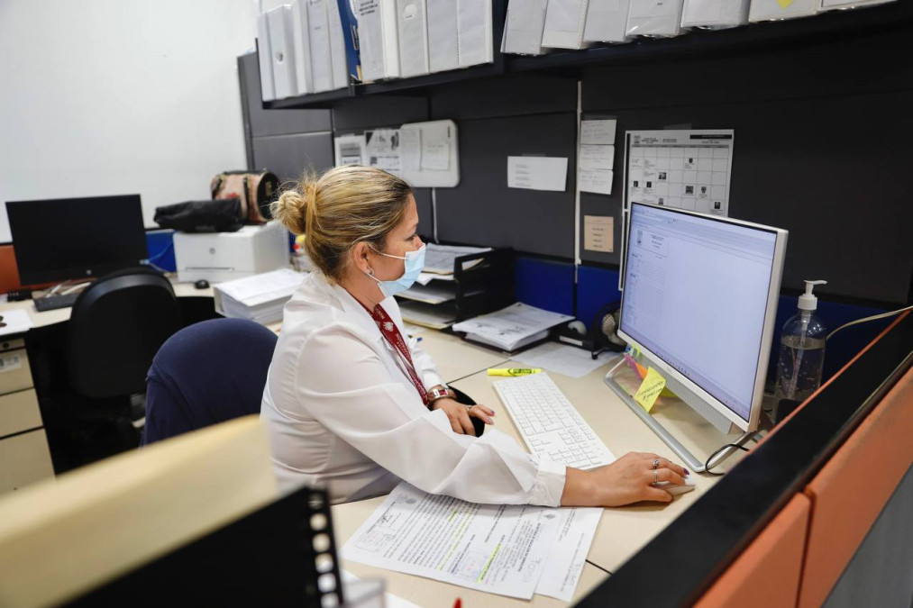 Realiza alcaldesa ajustes en su administración 