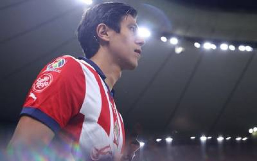 Chivas hace oficial salida de JJ Macías