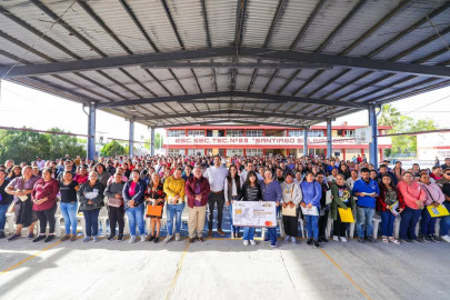 Recibieron en la Secundaria Técnica 83, Becas entregadas por Carlos Peña Ortiz