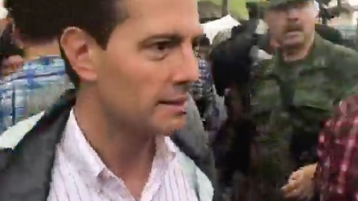 Recorre EPN comunidad de Chiapas dañada por sismo