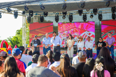 Inauguró Carlos Peña Ortiz el Festival del Auto celebrando el Día del Padre 
