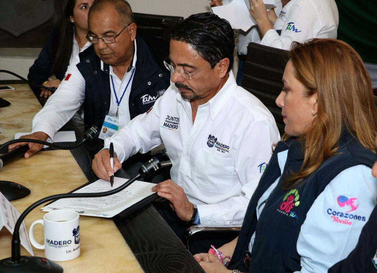 Suscriben Gobierno y Sector Salud acuerdo