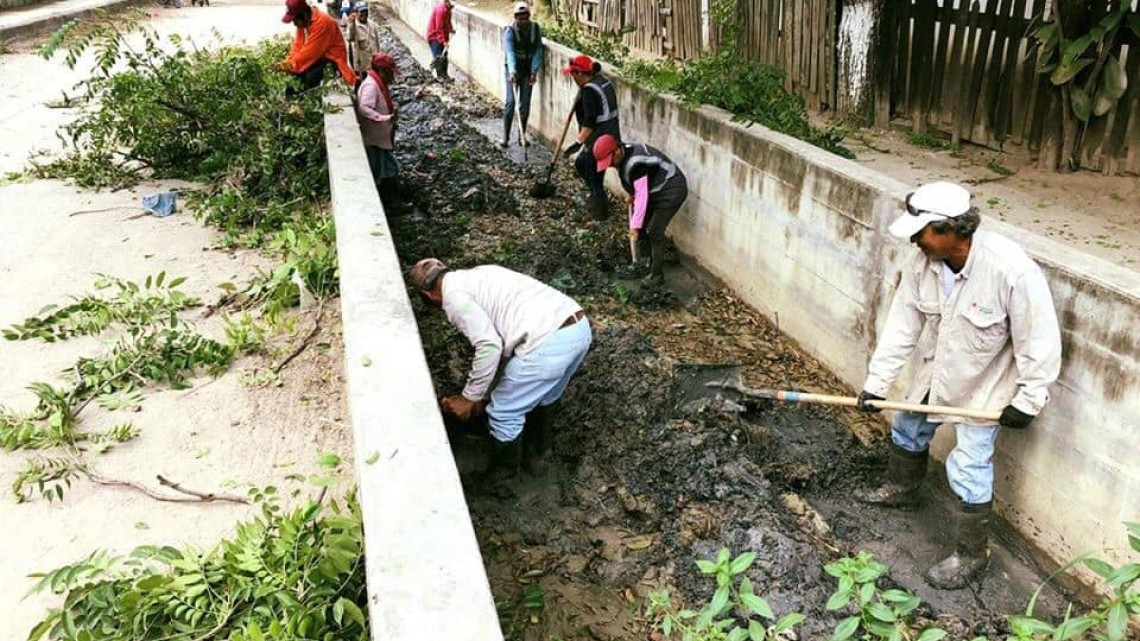 Continúa Madero con trabajos de limpieza y desazolve en canales
