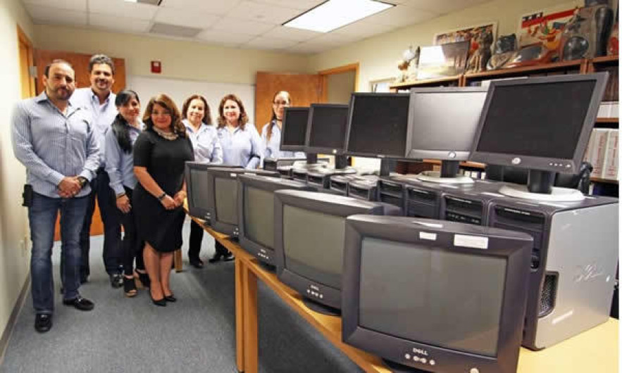 Donan 10 computadoras a Miguel Alemán