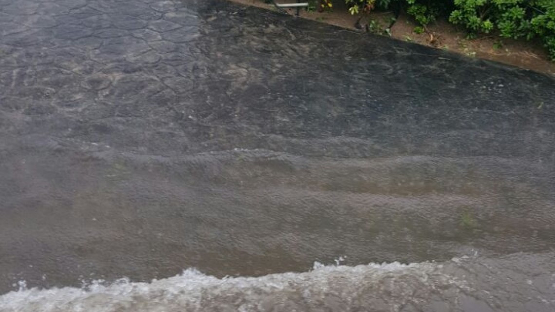 Huracán Max toca tierra cerca de laguna de Chautengo