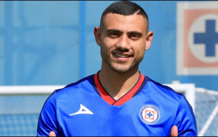 Cruz Azul oficializa fichaje del griego Giorgos Giakoumakis