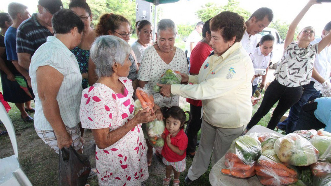 Llevan beneficios a bajo costo a la colonia Jardines de Champayan