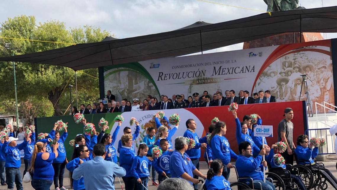 Desfilan para conmemorar 109 años del inicio de la revolución mexicana