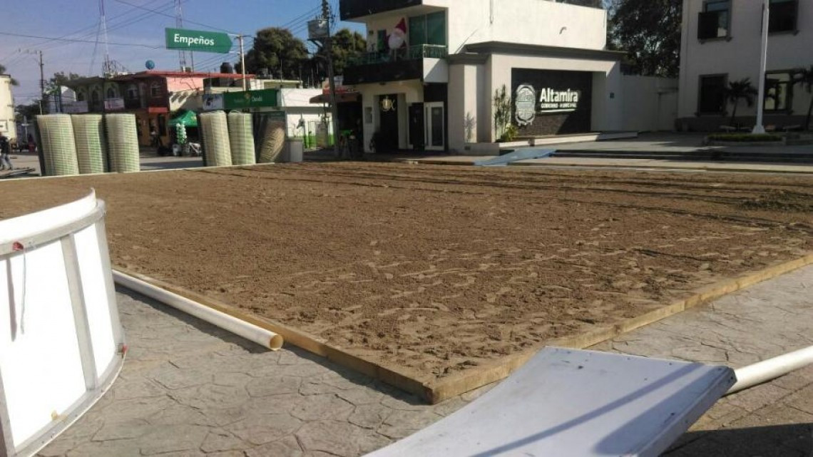Instalan pista de hielo en centro de Altamira