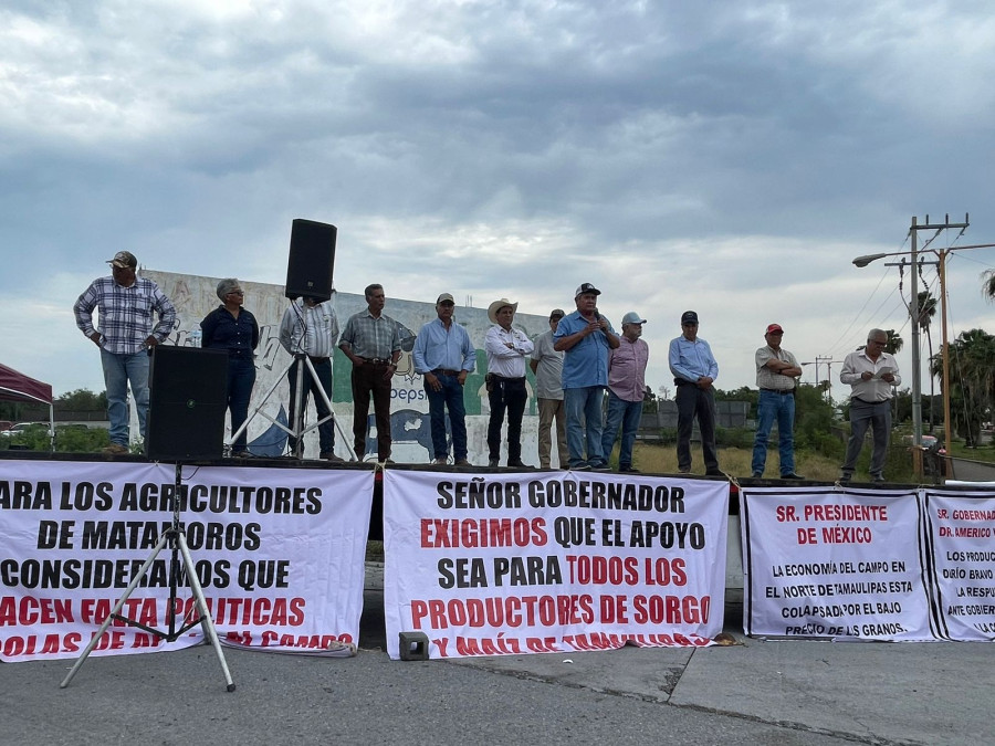 Con bloqueo parcial, exigen precios justos de sorgo y maíz