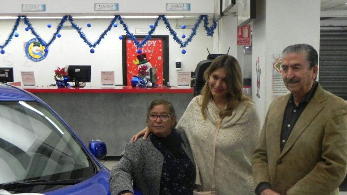 Comapa entrega auto a ganadora de sorteo