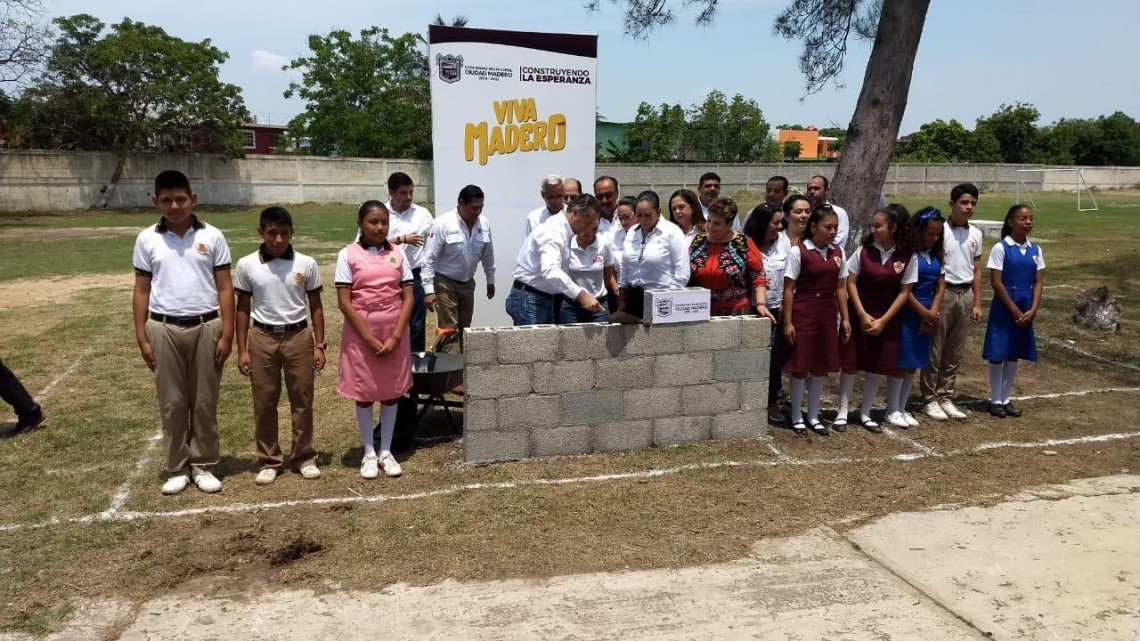 Reafirma Adrián Oseguera apoyo al sector educativo