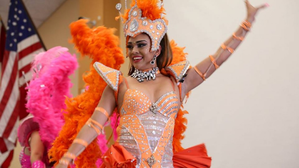 “Winter Texans” reciben con alegría la fiesta del “Carnaval Playa Miramar”