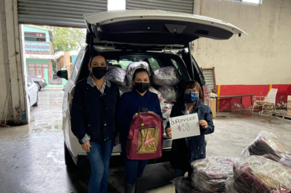 Avanza gobierno municipal en entrega de útiles y uniformes escolares