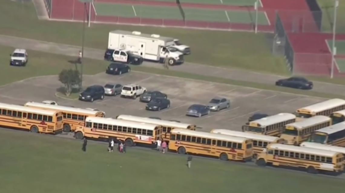Se registra tiroteo en la escuela Santa Fe de Texas; hay un detenido 