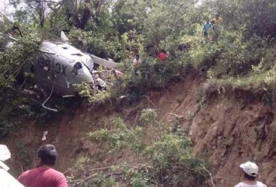 Se desploma helicóptero con víveres para Oaxaca