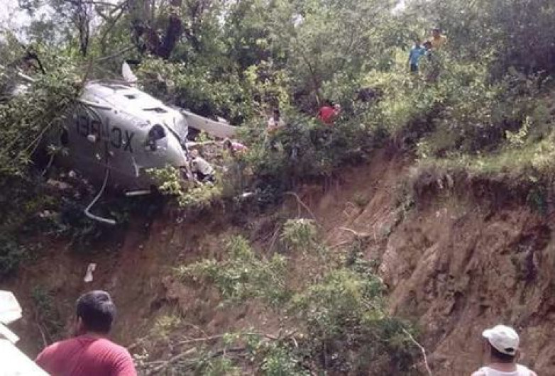 Se desploma helicóptero con víveres para Oaxaca