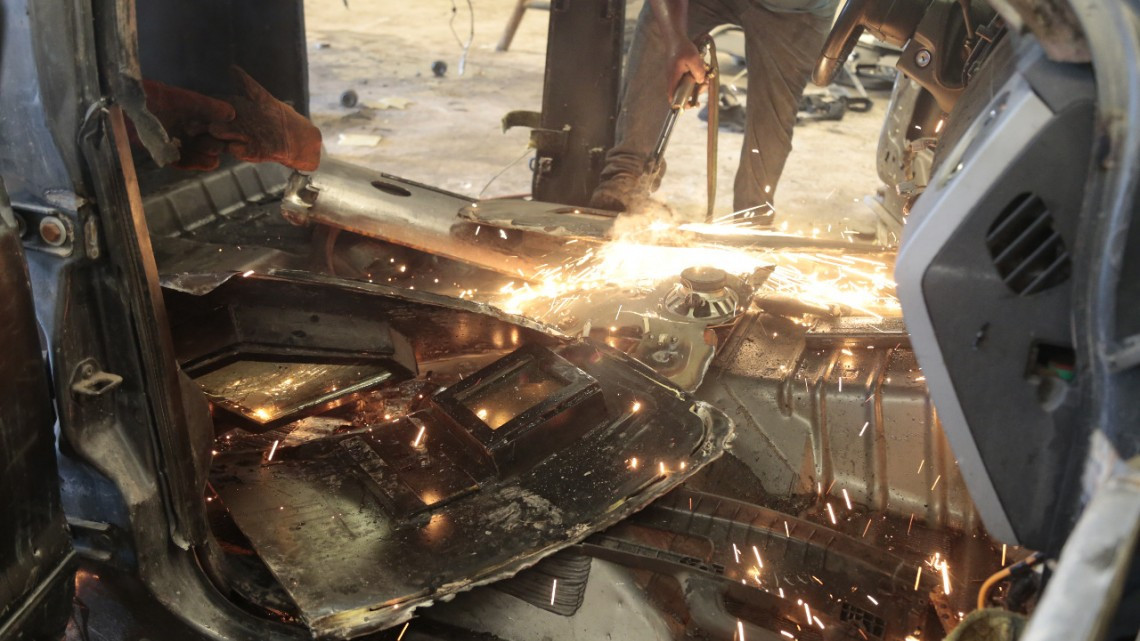 Destruyen 25 vehículos con blindaje artesanal en Tamaulipas