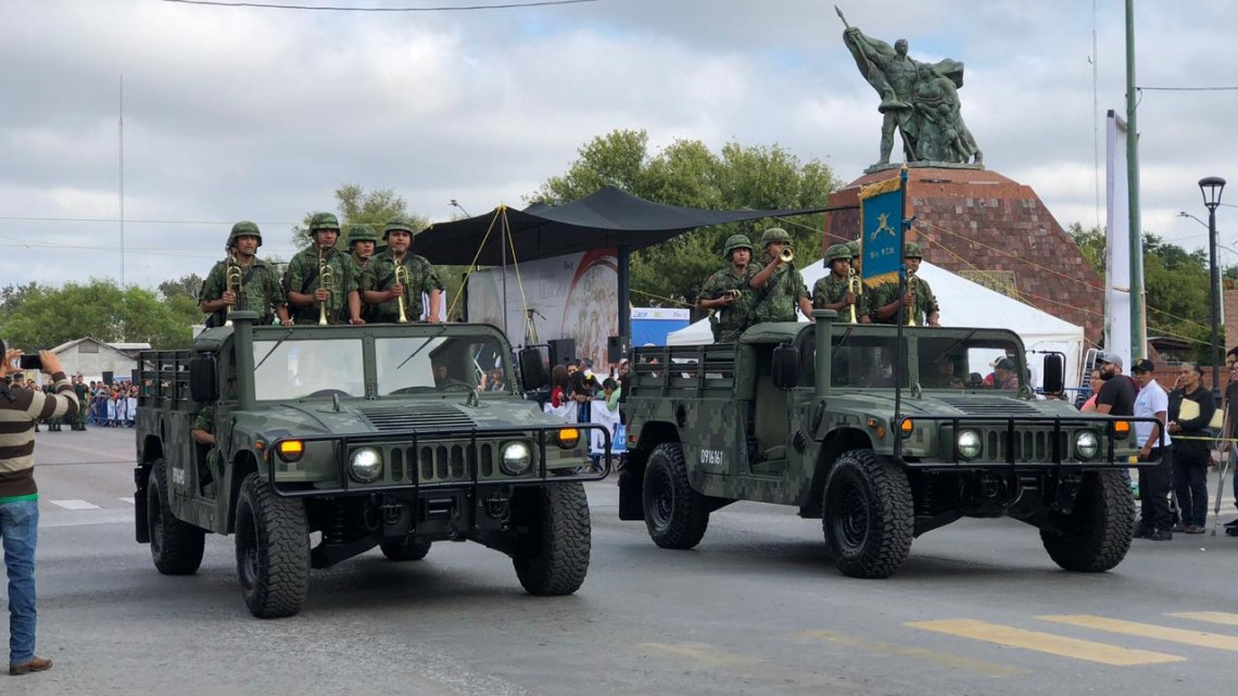 Desfilan para conmemorar 109 años del inicio de la revolución mexicana