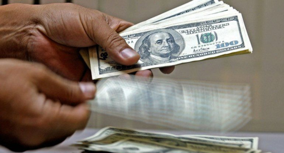 Dólar cotiza a la venta en 18.77 pesos en casas de cambio 