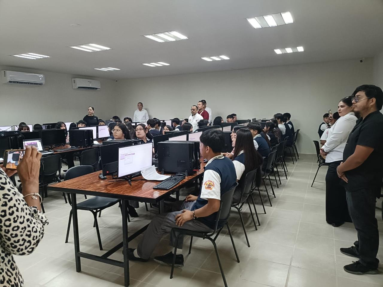 Estrenan alumnos del CBTis 137 laboratorios