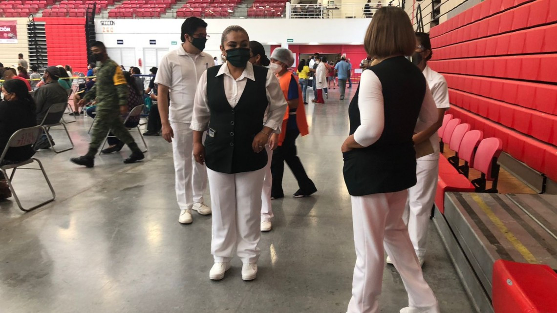 Enfermeras y enfermeros de Nuevo Laredo realizan ardua labor en la vacunación contra Covid-19