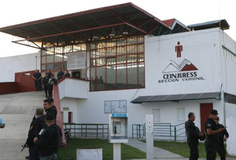 Deja 3 muertos riña en penal de Ciudad Guzmán