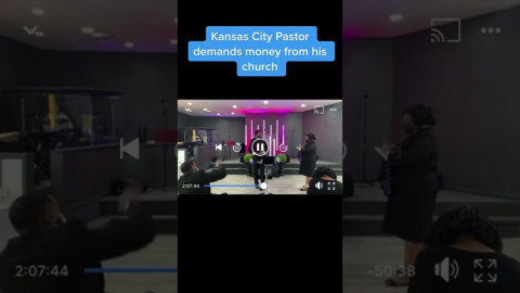 Pastor enfurece con feligreses por no haberle regalado un costoso reloj