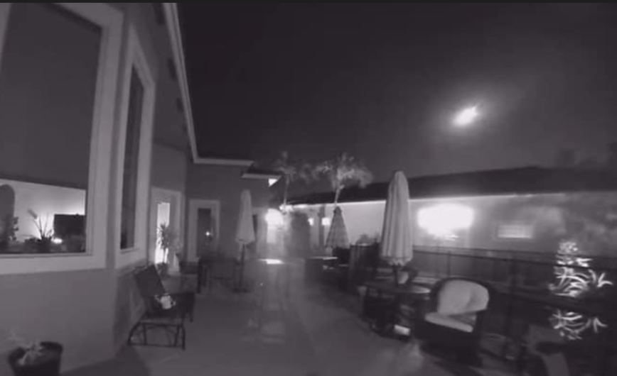 Captan el momento justo de la caída de un meteorito en Florida