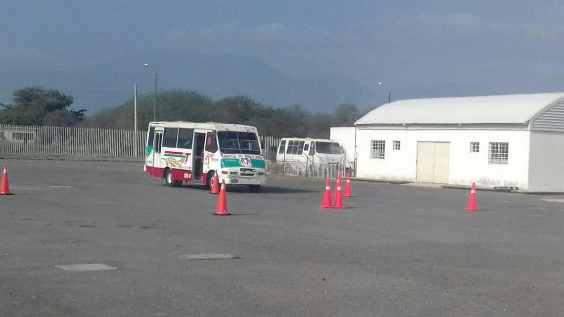 Evaluán a choferes de transporte público