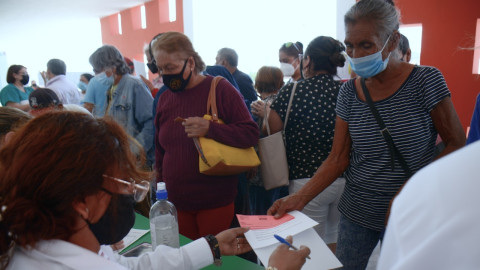 Beneficiados con Cirugías de cataratas agradecen al Sistema DIF 