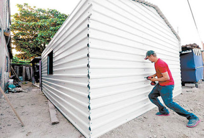 Menonitas construyen casas a damnificados por sismos en Oaxaca