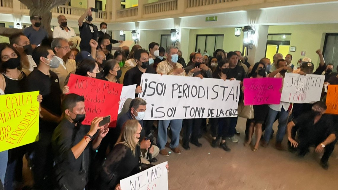 Marchan periodistas para exigir justicia por Tony de la Cruz 
