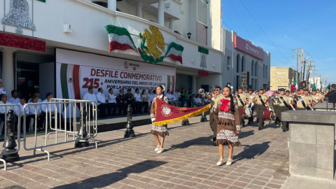 Desfilan por el 215 aniversario de la Independencia de México en Reynosa
