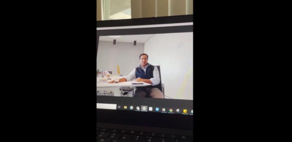 Todos en uno: Jefe despide a 900 empleados durante videollamada