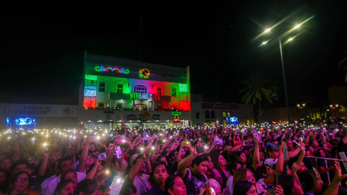 Dio Carlos Peña Ortiz Grito de la Independencia de México con mas de 20 Mil asistentes