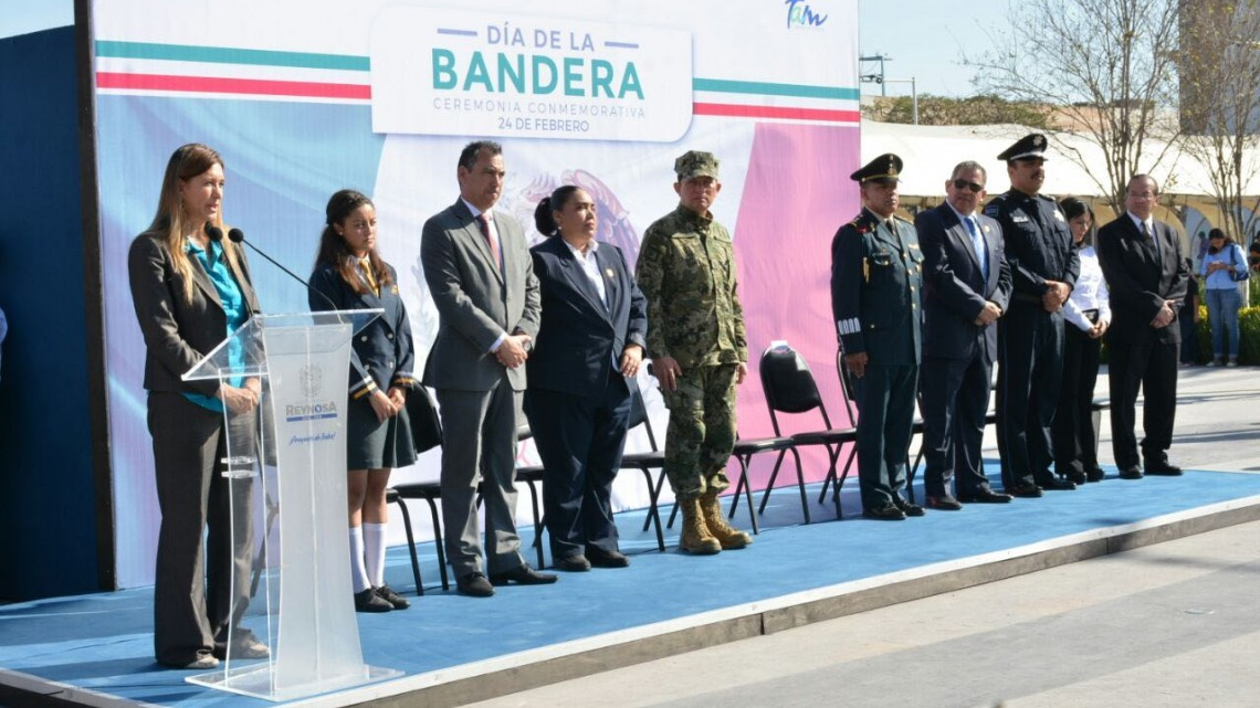 Encabeza Maki ceremonia del Día de la Bandera