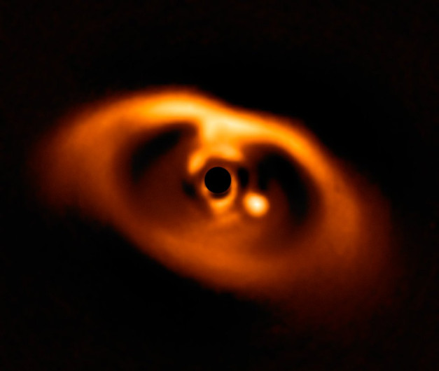Capturan imagen de un planeta recién nacido